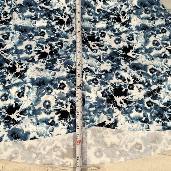 Gymshark blue white floral skort layered front 3 pockets 28 inch waist size 6 - Picture 14 of 14